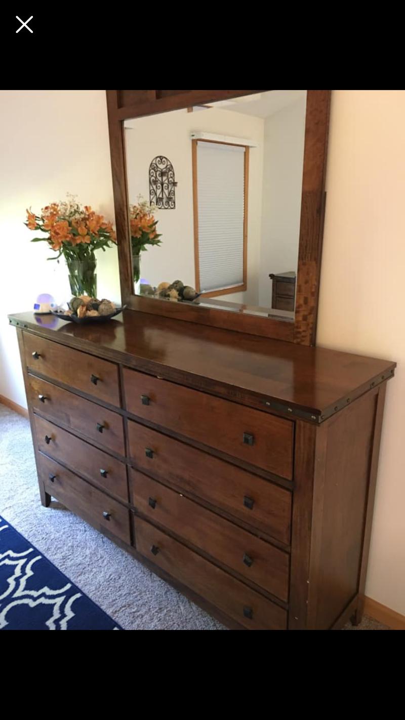 Milwaukee : Queen Bedroom Furniture Set Furniture for sale